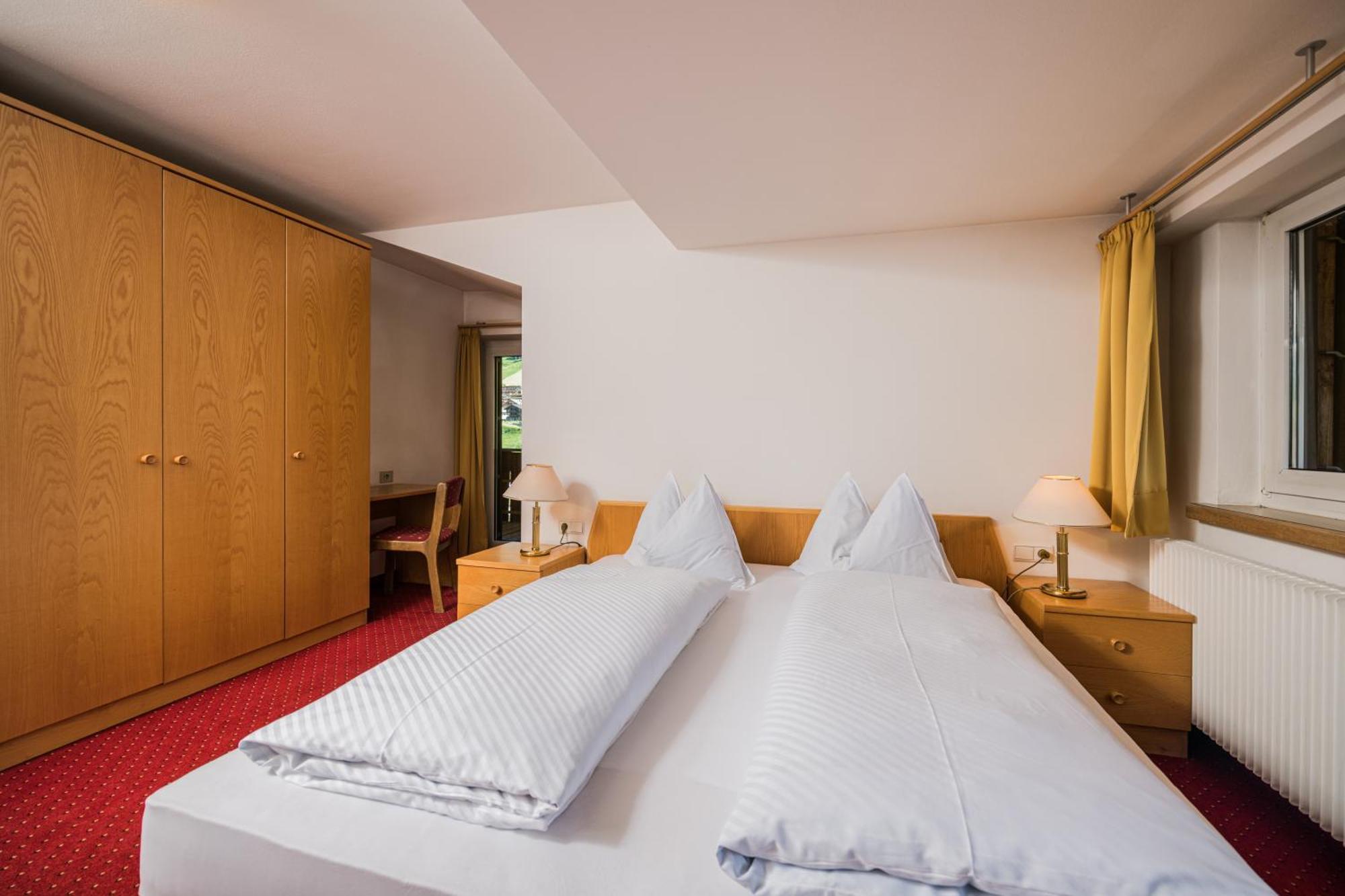 Hotel Waldheim Sexten Exterior foto